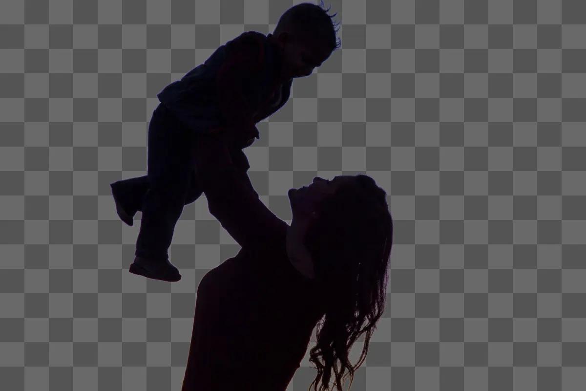 子供を空中に抱き上げる女性